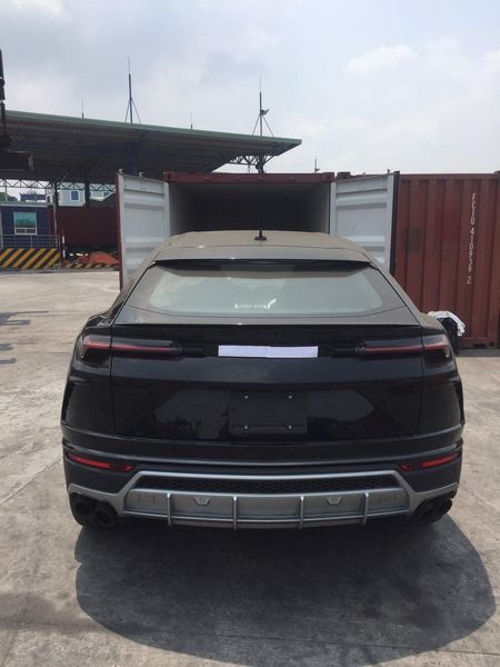 Lamborghini Urus màu đen độc nhất đã về Việt Nam, dân mạng chóng mặt vì trang bị quá khủng