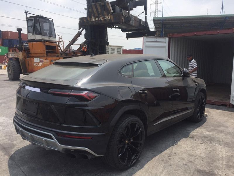 Lamborghini Urus màu đen độc nhất đã về Việt Nam, dân mạng chóng mặt vì trang bị quá khủng