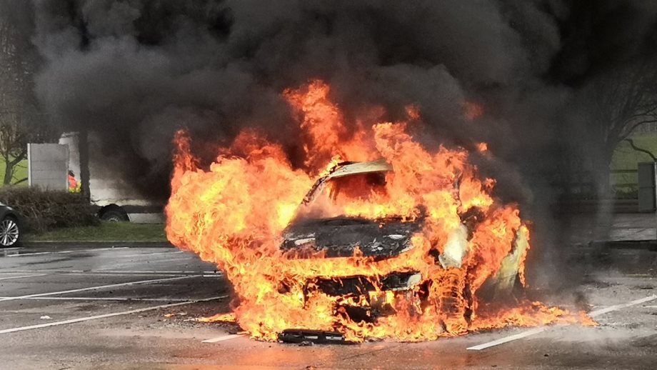 Làm thế nào để không bị chết cháy trên xe ô tô?