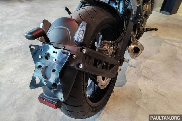 chiem-nguong-cuc-pham-phan-khoi-lon-vua-ra-mat-gia-quy-doi-192-trieu-dong-de-net-honda-cb650r-12