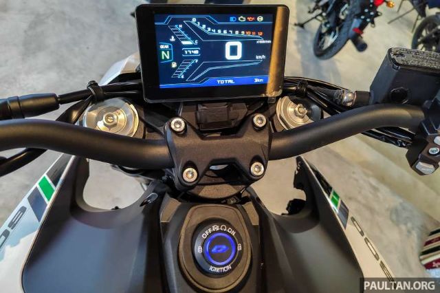 chiem-nguong-cuc-pham-phan-khoi-lon-vua-ra-mat-gia-quy-doi-192-trieu-dong-de-net-honda-cb650r-17