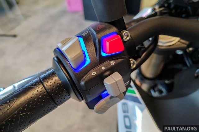 chiem-nguong-cuc-pham-phan-khoi-lon-vua-ra-mat-gia-quy-doi-192-trieu-dong-de-net-honda-cb650r-21