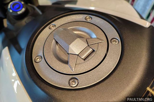 chiem-nguong-cuc-pham-phan-khoi-lon-vua-ra-mat-gia-quy-doi-192-trieu-dong-de-net-honda-cb650r-24