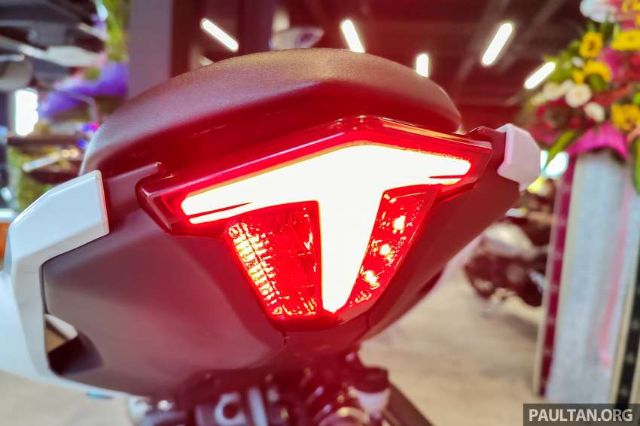 chiem-nguong-cuc-pham-phan-khoi-lon-vua-ra-mat-gia-quy-doi-192-trieu-dong-de-net-honda-cb650r-27