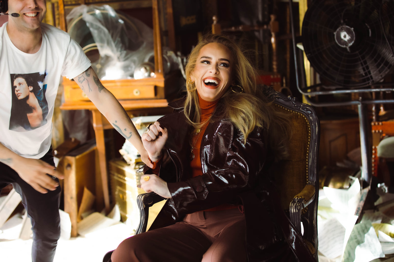 Cu-dan-mang-ram-ro-truoc-thong-tin-1-sao-nu-hang-a-bi-quan-ly-cam-tuc-moi-tai-khoan-mang-xa-hoi