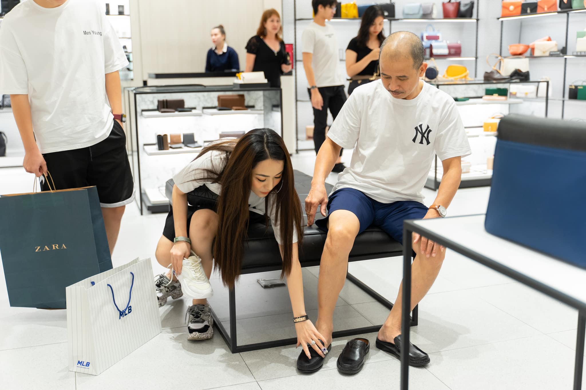 Hoai-linh-lien-tiep-bi-len-song-truyen-hinh-vtc-thoi-su-vtv-con-gai-lap-tuc-co-chia-se-gay-chu-y-3