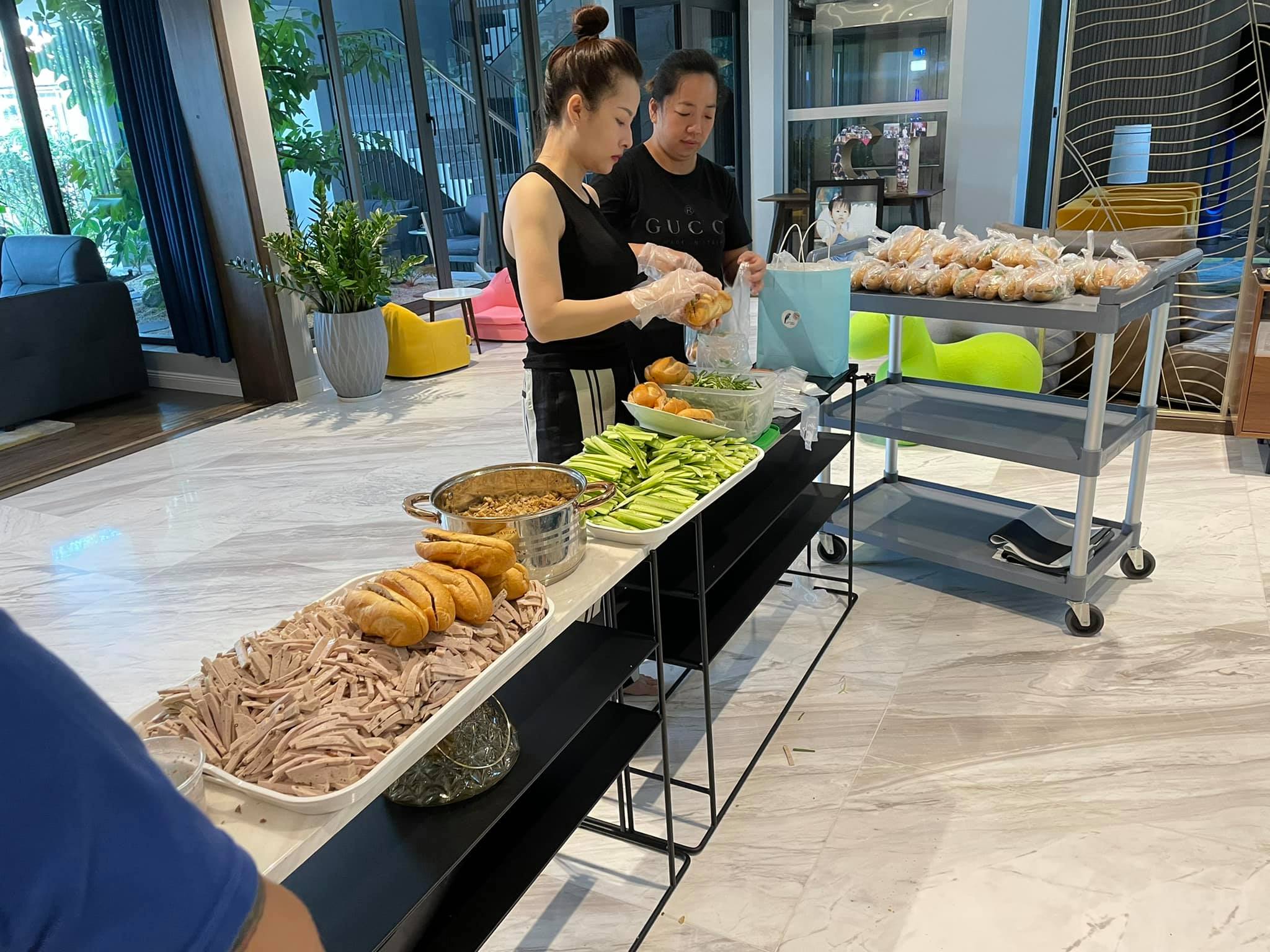 Chup-len-vo-2-cuong-do-la-o-doi-thuc-lo-nhan-sac-that-voi-mat-moc-nhot-nhat-phat-phi-4