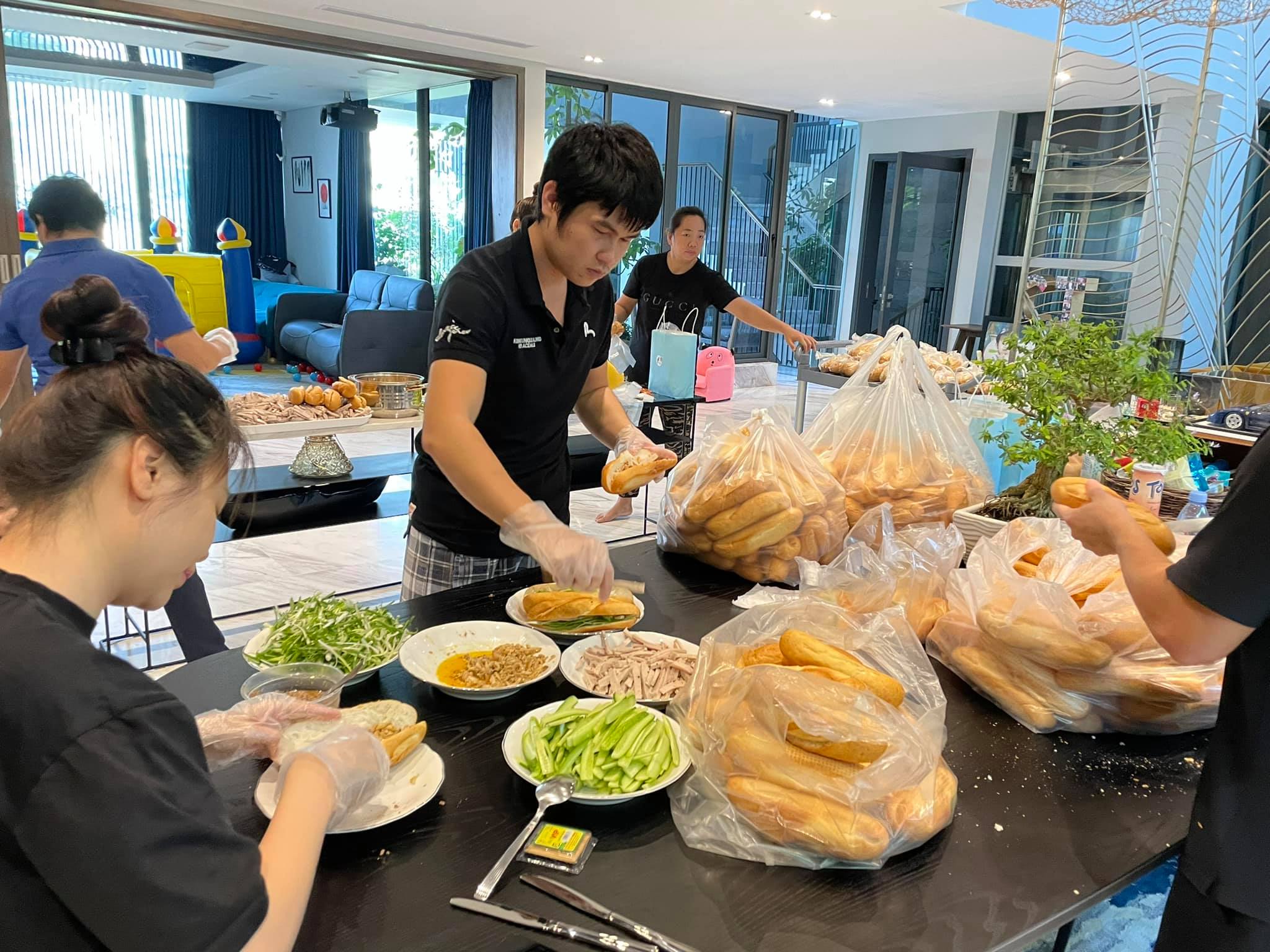 Chup-len-vo-2-cuong-do-la-o-doi-thuc-lo-nhan-sac-that-voi-mat-moc-nhot-nhat-phat-phi-5