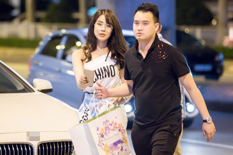 Ro-tin-sao-nu-dinh-dam-showbiz-ban-than-cua-vo-2-cuong-do-la-duong-ai-nay-di-voi-chong-thieu-gia-4