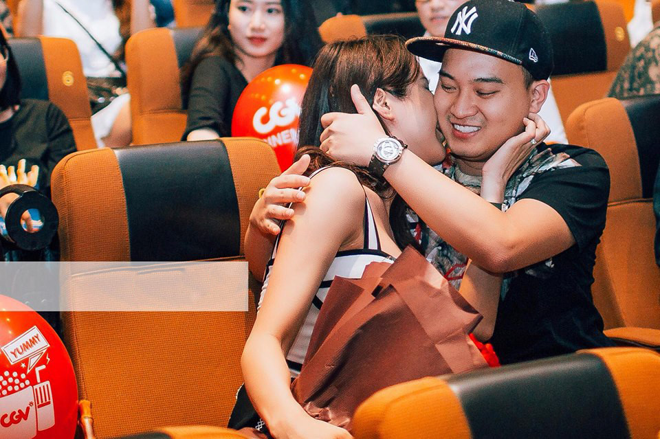 Ro-tin-sao-nu-dinh-dam-showbiz-ban-than-cua-vo-2-cuong-do-la-duong-ai-nay-di-voi-chong-thieu-gia-5