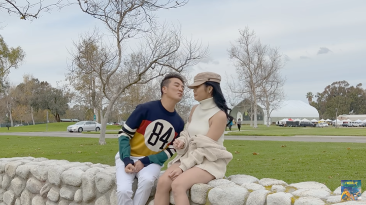 Bat-tron-loat-khoanh-khac-dam-vinh-hung-om-chat-co-nhung-cu-chi-than-mat-voi-ban-gai-tai-my-3