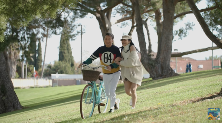 Bat-tron-loat-khoanh-khac-dam-vinh-hung-om-chat-co-nhung-cu-chi-than-mat-voi-ban-gai-tai-my-4