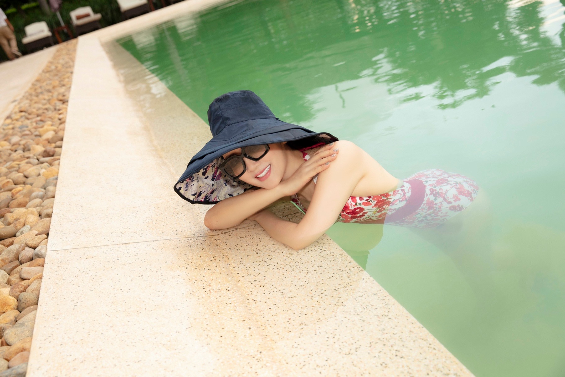 Chi-dai-dan-chan-dai-tung-duoc-ong-dang-le-nguyen-vu-dua-don-dien-bikini-khoe-body-cuc-pham-u50-3