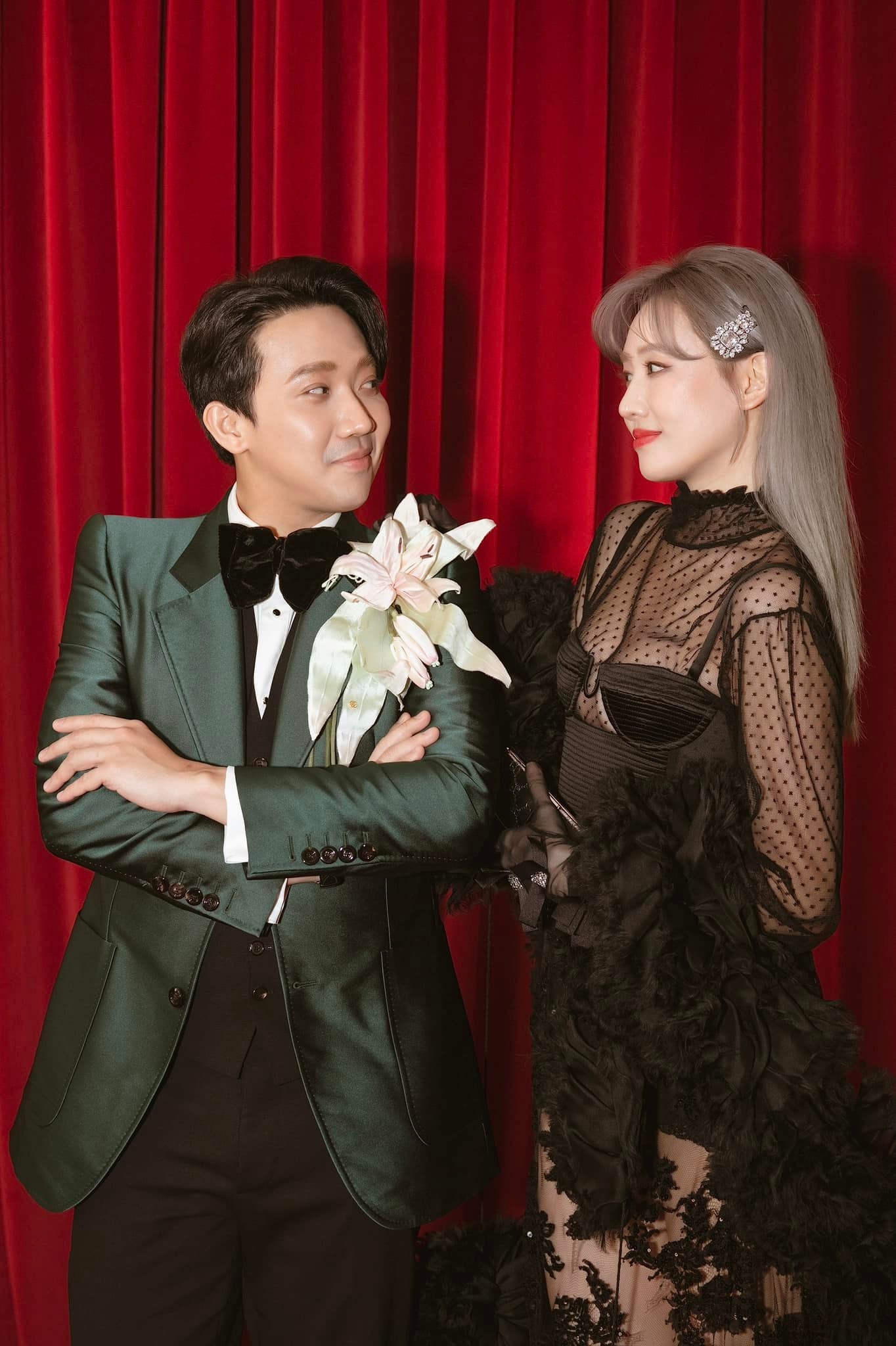 Hari-won-dien-do-xuyen-thau-tu-tin-tha-rong-khoe-vong-1-ngoai-co-va-vong-eo-phang-ly-lan-at-ha-ho-9