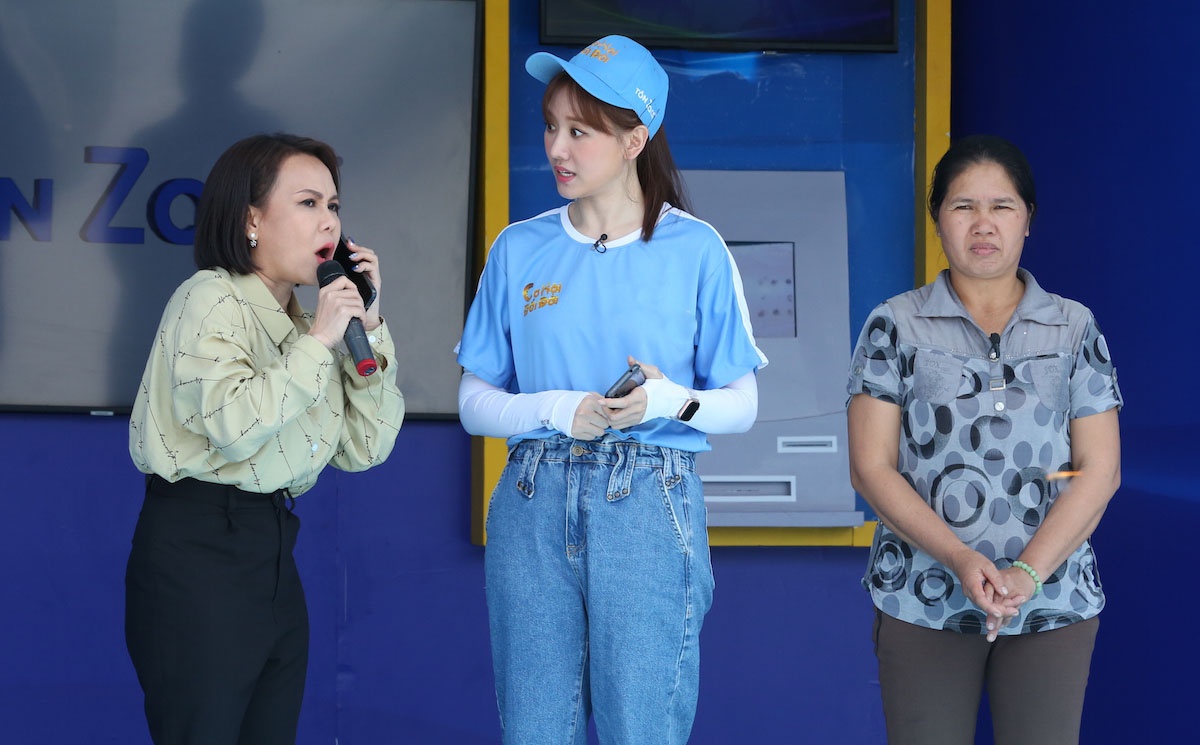 Hari-won-lien-tuc-tho-doc-nga-quy-do-phai-doi-nang-lien-tuc-khien-cac-nghe-si-va-khan-gia-lo-lang