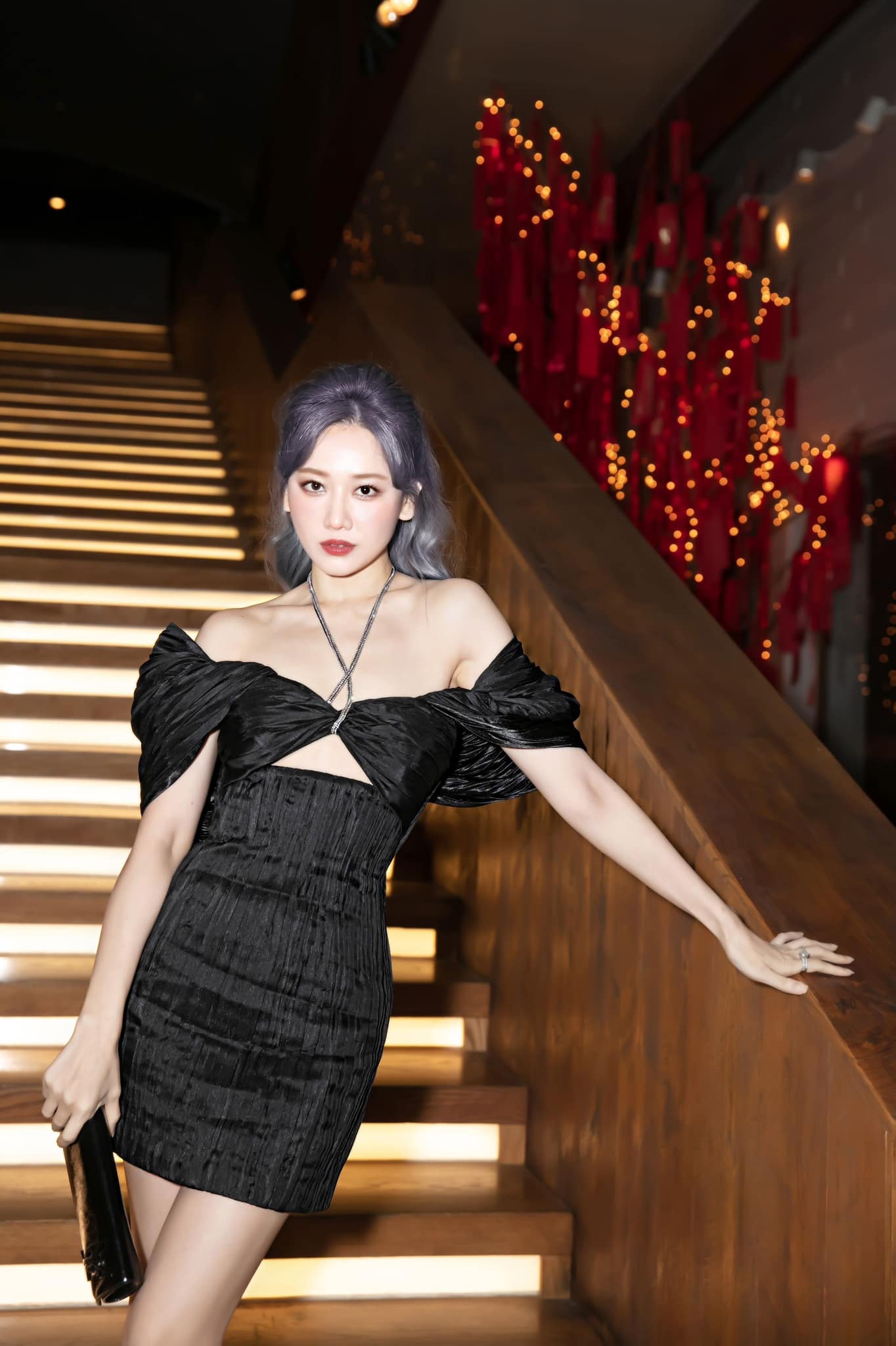 Loat-anh-boc-tran-nhan-sac-that-chua-qau-chinh-sua-cua-hari-won-khien-dan-tinh-ngo-ngang