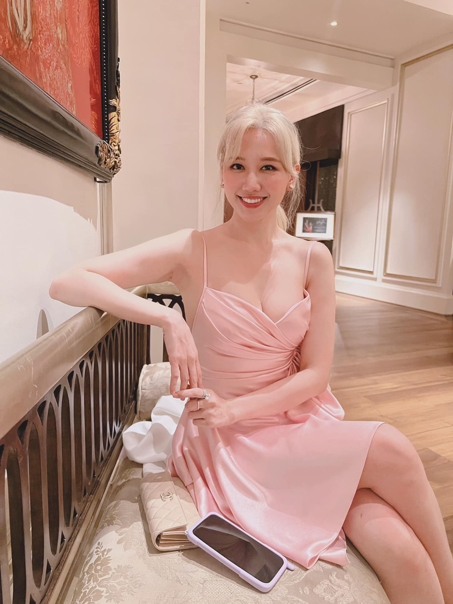 Loat-anh-boc-tran-nhan-sac-that-chua-qau-chinh-sua-cua-hari-won-khien-dan-tinh-ngo-ngang