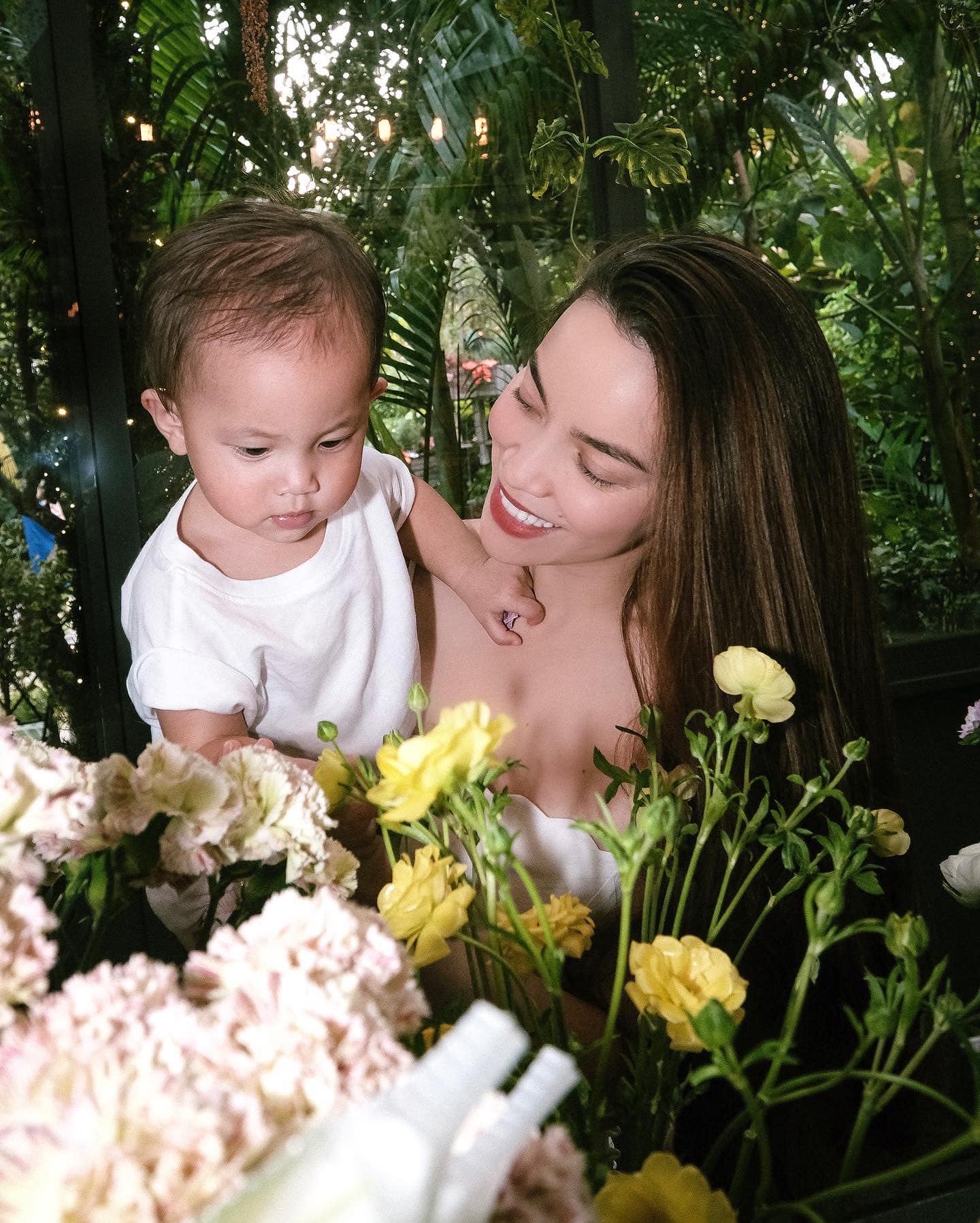 Canh-ho-ngoc-ha-choi-dua-cung-lisa-khoe-vong-1-ngoai-co-cung-vong-eo-nho-xiu-vuot-mat-ly-nha-ky-3