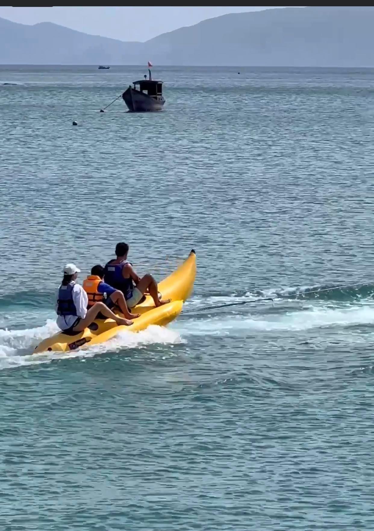 Clip-quay-lai-toan-bo-chuyen-di-cua-ho-ngoc-ha-cung-dai-gia-tai-nha-trang-khien-cdm-tan-chay-4