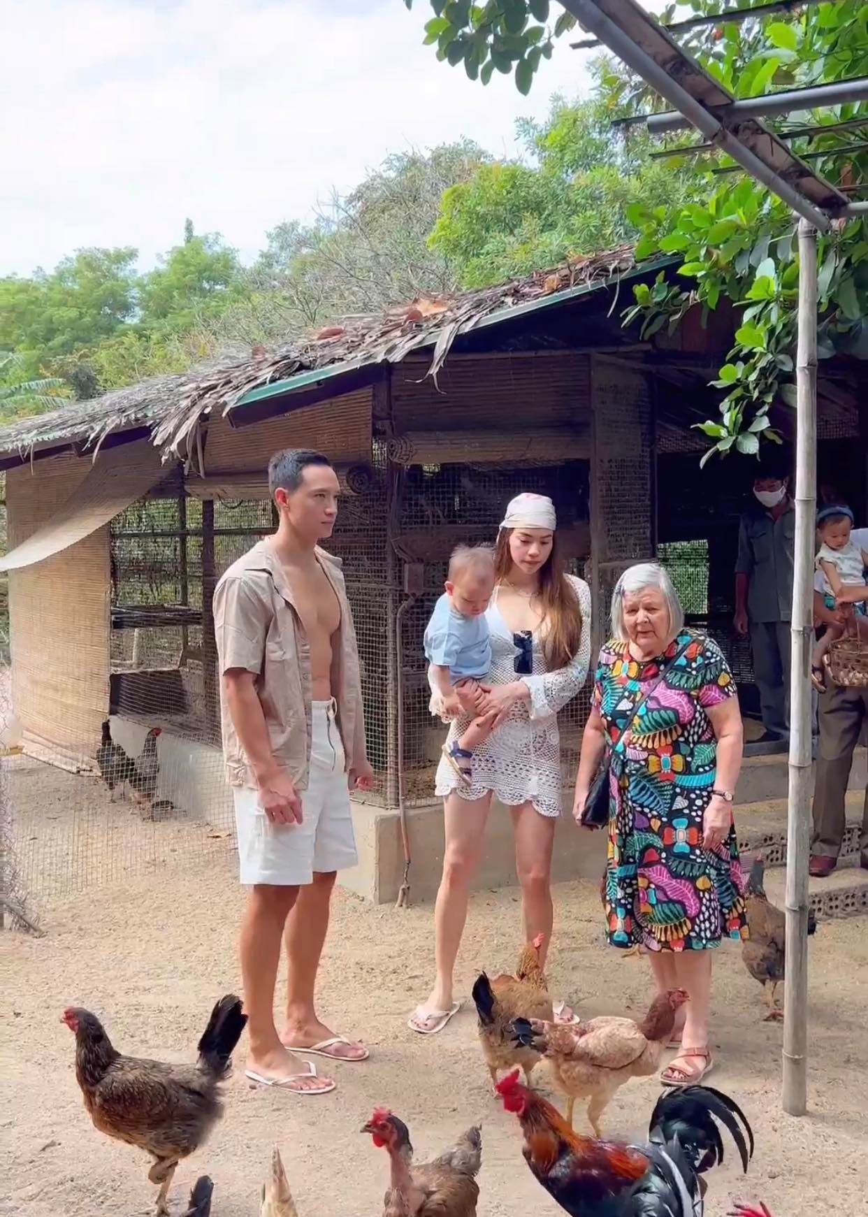 Clip-quay-lai-toan-bo-chuyen-di-cua-ho-ngoc-ha-cung-dai-gia-tai-nha-trang-khien-cdm-tan-chay-7