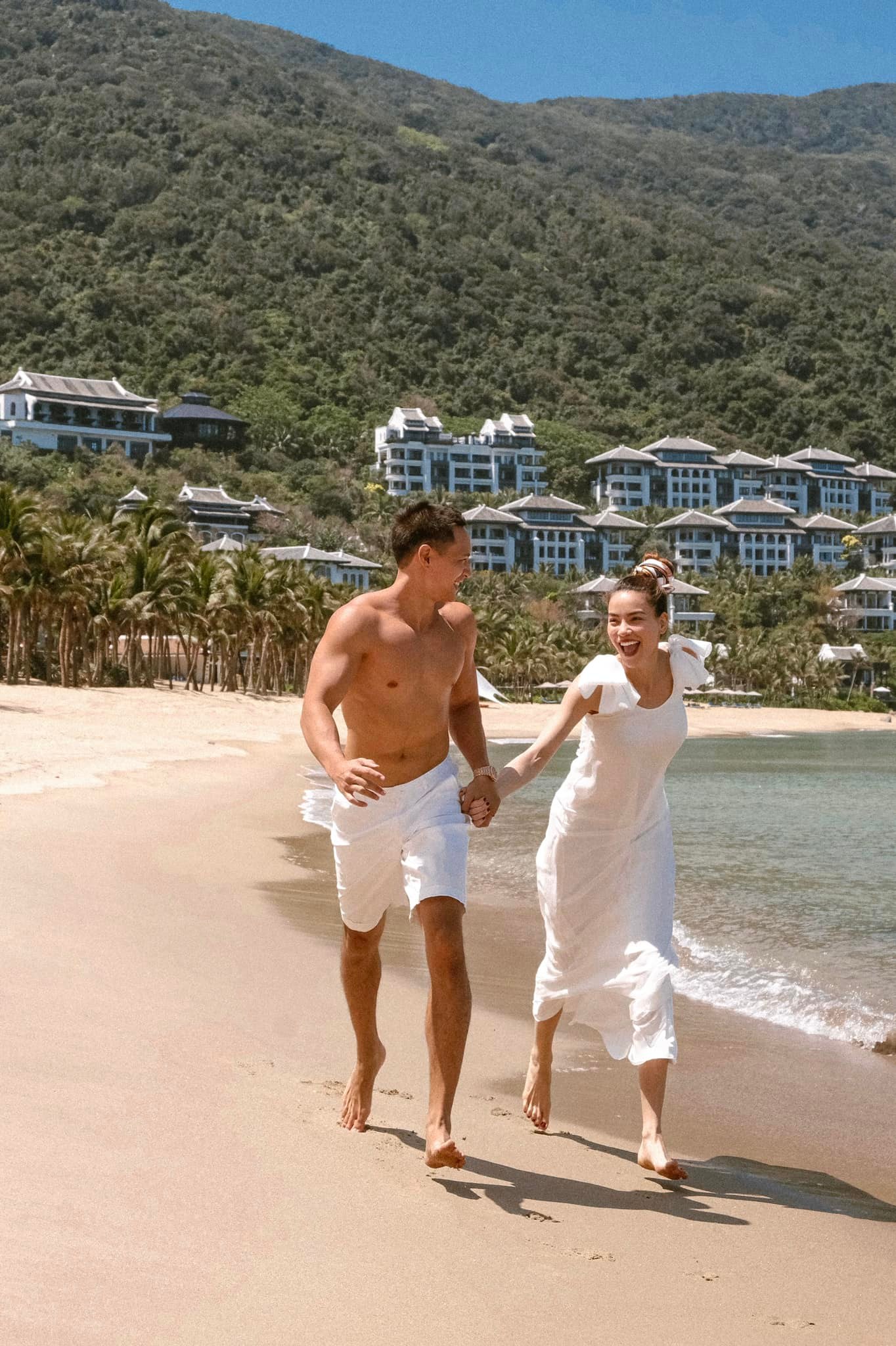 Clip-quay-lai-toan-bo-chuyen-di-resort-hang-dau-the-gioi-cua-dai-gia-dinh-ho-ngoc-ha-2