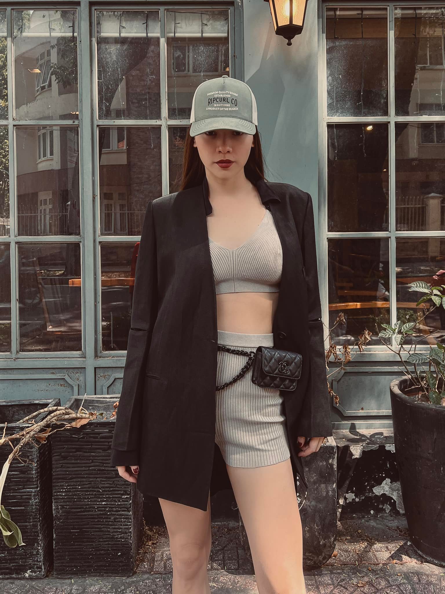 Ho-ngoc-ha-mac-bikini-nho-xiu-khoe-tron-vong-1-khung-va-vong-2-phang-li-ap-dao-ngoc-trinh-ly-nha-ky-2