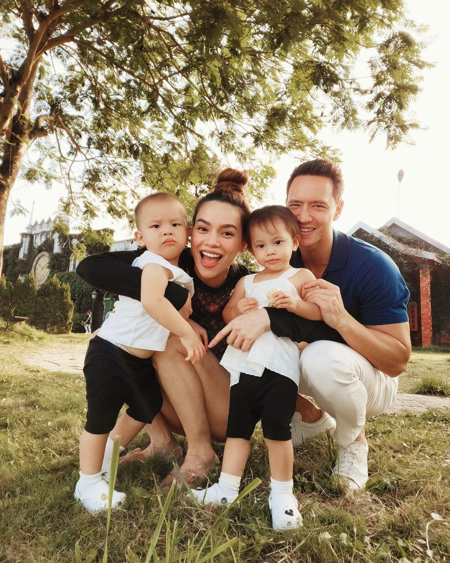 Khoanh-khac-leon-nha-ho-ngoc-ha-goi-ba-dong-dac-bieu-cam-cung-xiu-khien-dan-tinh-do-guc