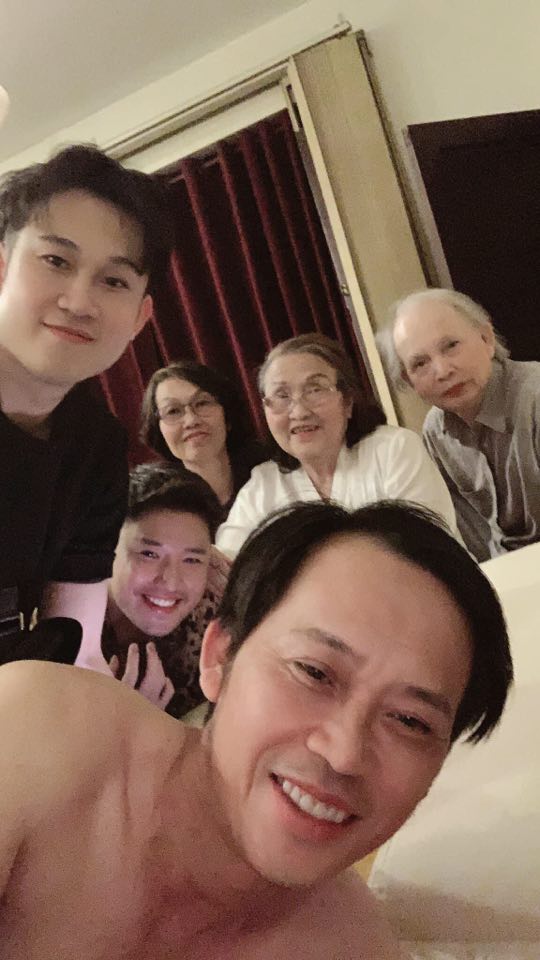 Hoai-linh-lan-dau-khoe-anh-gia-dinh-sau-nhieu-bien-co-dien-mao-khien-cdm-ngo-ngang