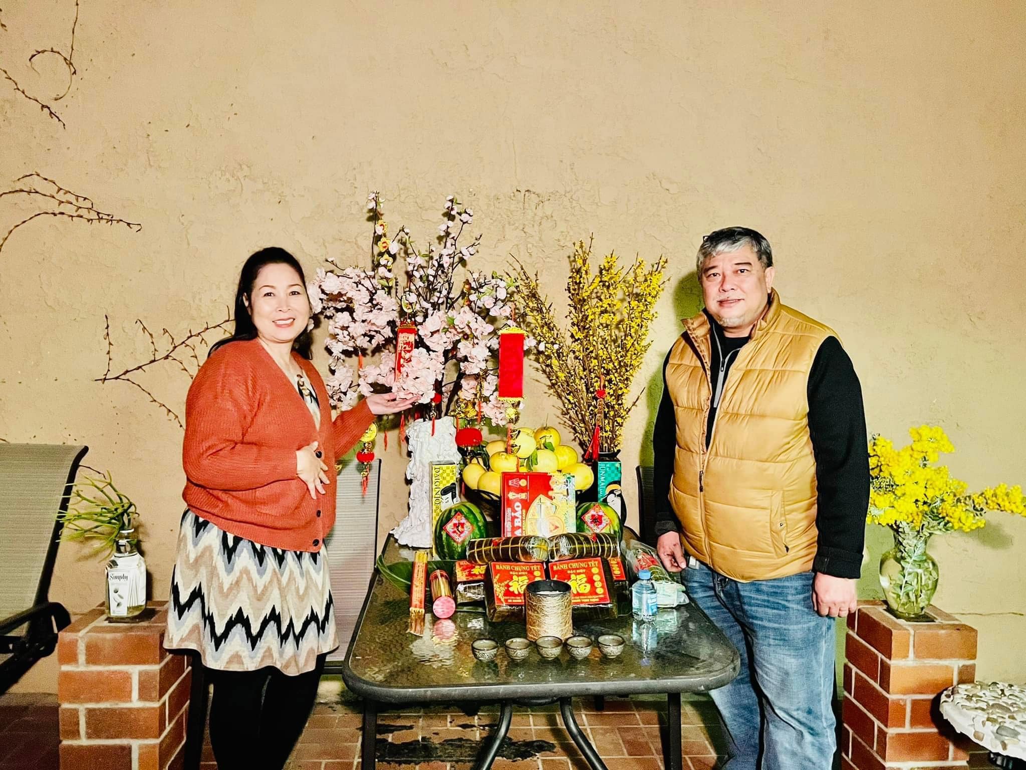 Hong-van-hanh-phuc-chia-se-khoanh-khac-dai-gia-dinh-xum-vay-ngay-mung-1-tet-2