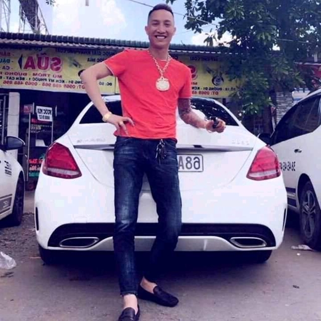 Số phận bộ sưu tập xe sang h&agrave;ng chục tỷ của Huấn 'hoa hồng' giờ ra sao?