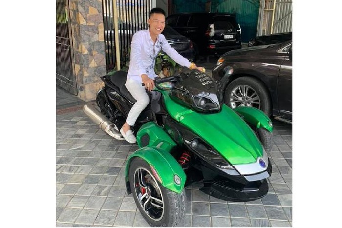 Số phận bộ sưu tập xe sang h&agrave;ng chục tỷ của Huấn 'hoa hồng' giờ ra sao?