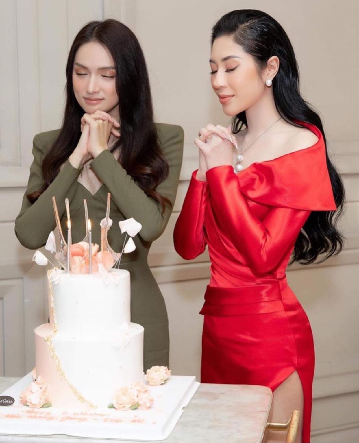 Hoa-hau-Huong-cong-khai-anh-tinh-be-binh-ben-matt-liu-cung-toan-canh-sinh-nhat-ruc-ro-tuoi-30-3