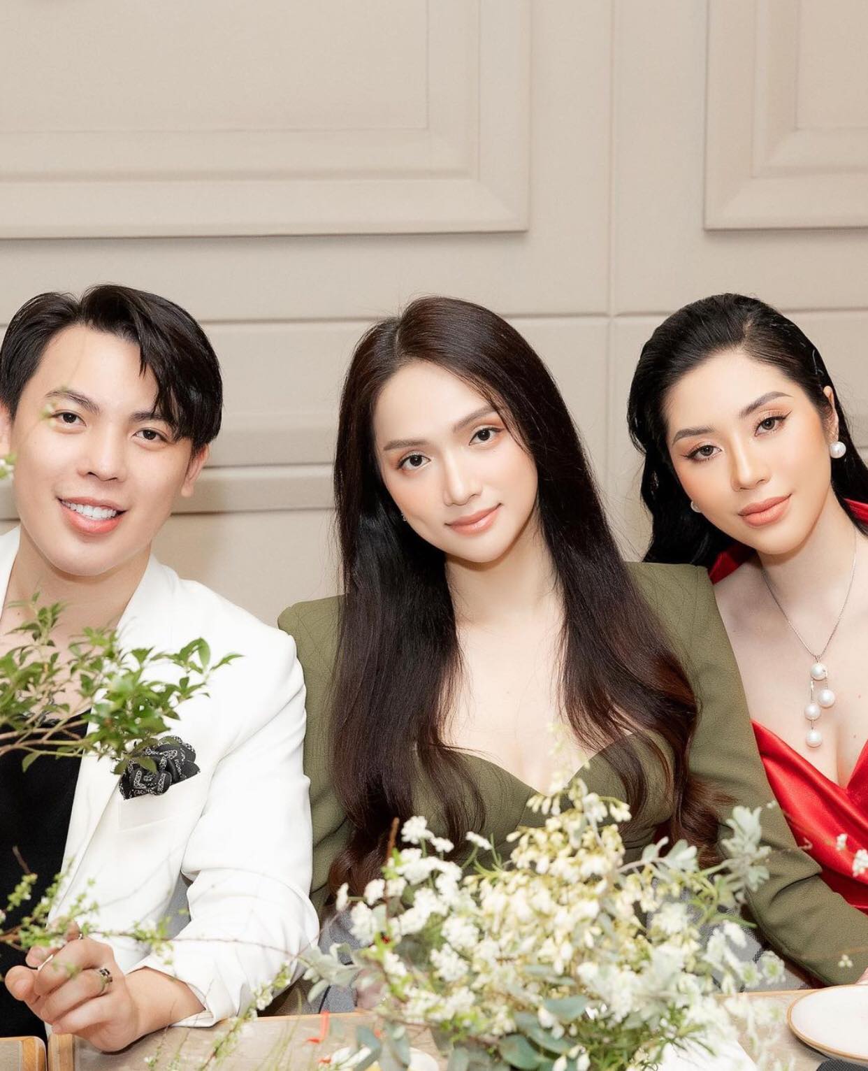 Hoa-hau-Huong-cong-khai-anh-tinh-be-binh-ben-matt-liu-cung-toan-canh-sinh-nhat-ruc-ro-tuoi-30-5