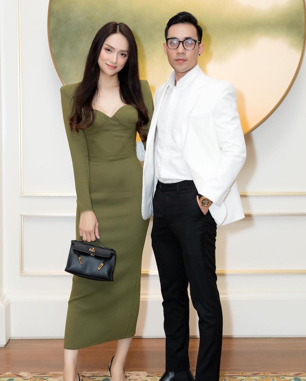 Hoa-hau-Huong-cong-khai-anh-tinh-be-binh-ben-matt-liu-cung-toan-canh-sinh-nhat-ruc-ro-tuoi-30-6