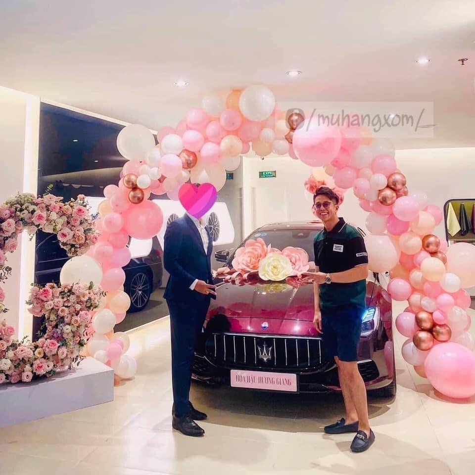 Huong-giang-hanh-phuc-khoe-xe-hop-len-den-gan-chuc-ty-do-matt-liu-tang-2