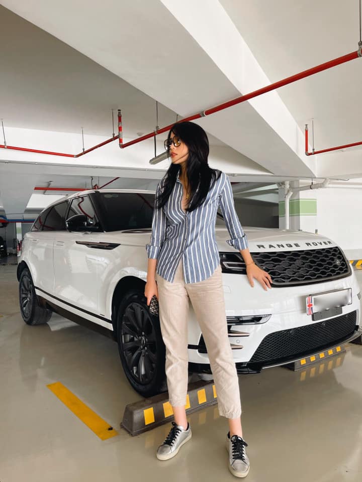 Chan-dai-tung-duoc-dang-le-nguyen-vu-dua-don-than-nhien-coi-bo-cuc-ao-lo-dung-cho-hiem-gay-ngo-ngang-1