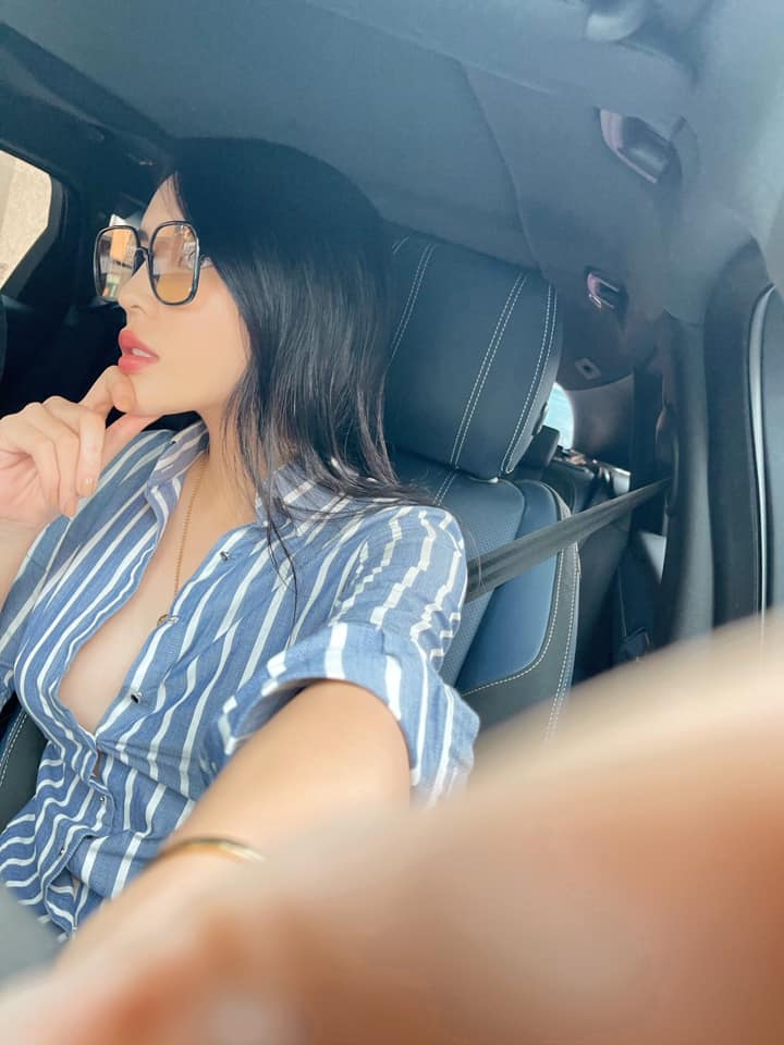 Chan-dai-tung-duoc-dang-le-nguyen-vu-dua-don-than-nhien-coi-bo-cuc-ao-lo-dung-cho-hiem-gay-ngo-ngang-3