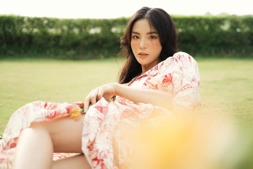 Chan-dai-tung-duoc-dang-le-nguyen-vu-dua-don-than-nhien-tha-rong-vong-1-dot-mat-khan-gia