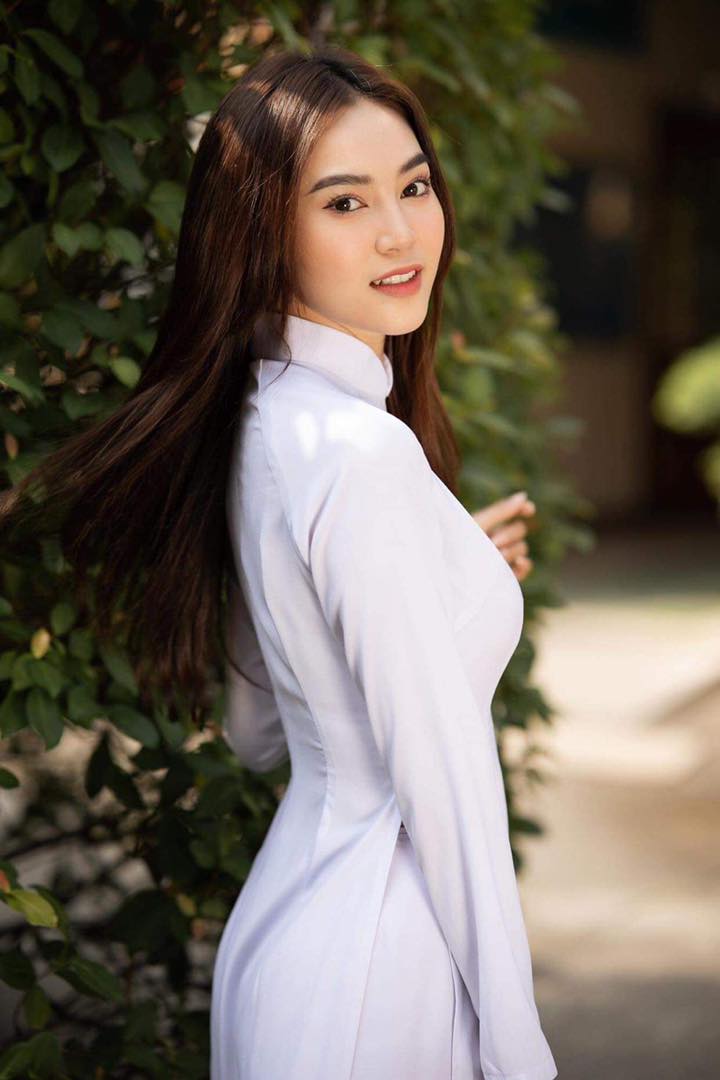 Nhan-sac-that-su-cua-lan-ngoc-qua-camera-thuong-mat-moc-tuoi-30-gay-ngo-ngang