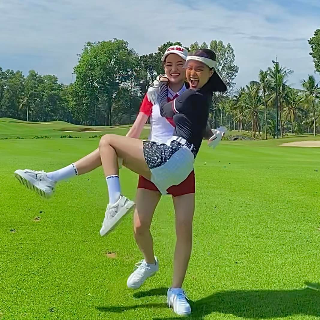 Bat-tron-canh-lan-ngoc-di-danh-golf-voi-1nghe-si-vbiz-ca-2-lien-tuc-co-hanh-dong-than-mat-gay-xon-xao-7