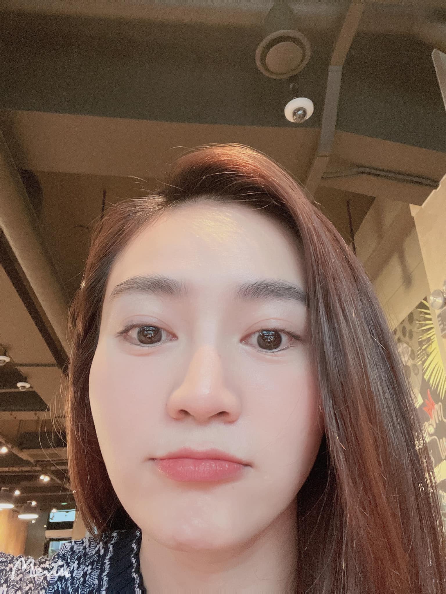 lan-ngoc-dang-anh-than-phien-mat-noi-mun-mat-moc-hien-tai-khien-ban-than-ngoc-trinh-cung-cdm-choang-vang