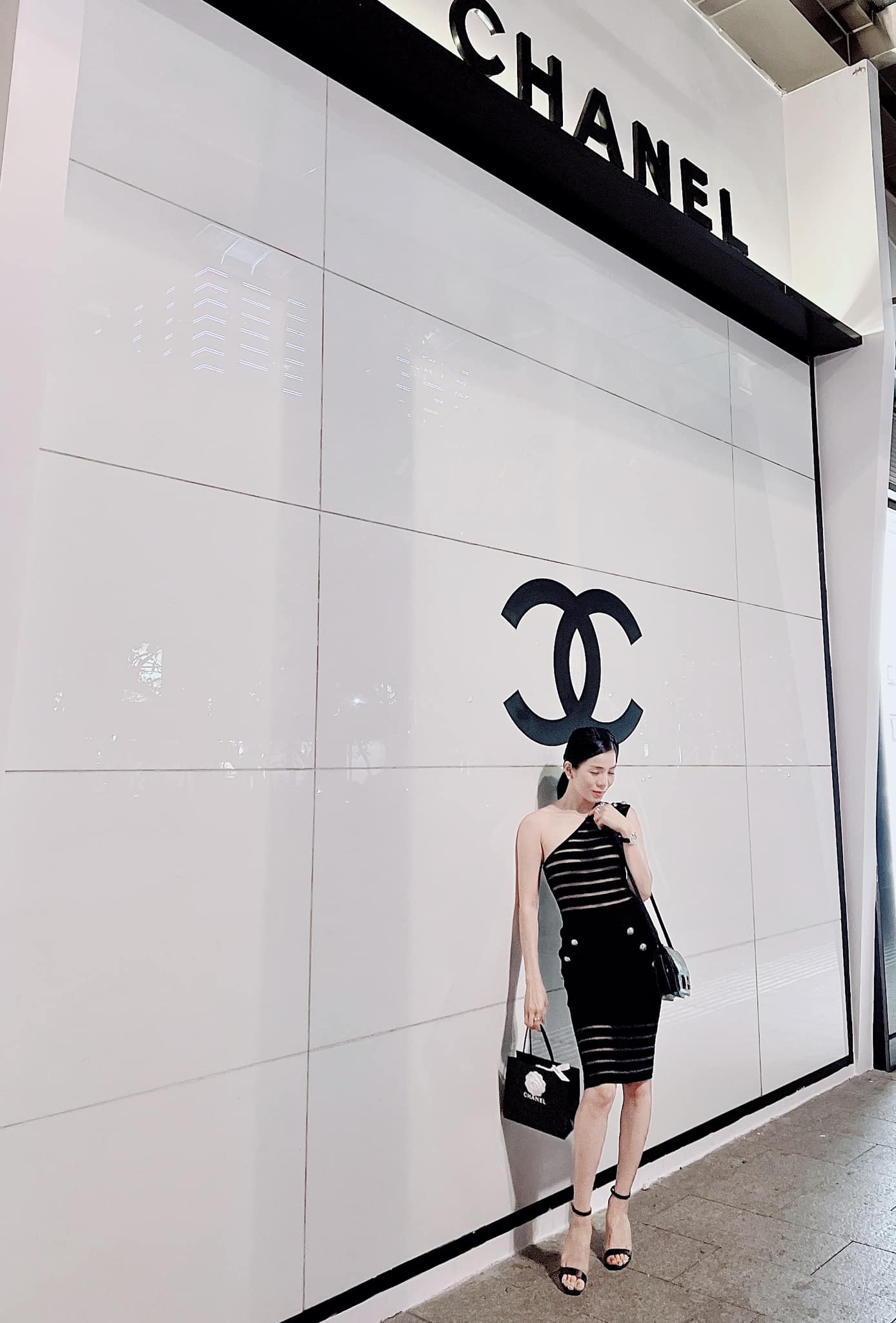 Le-quyen-dien-do-xuyen-thau-vong-1-ho-henh-khien-dan-tinh-do-mat-3