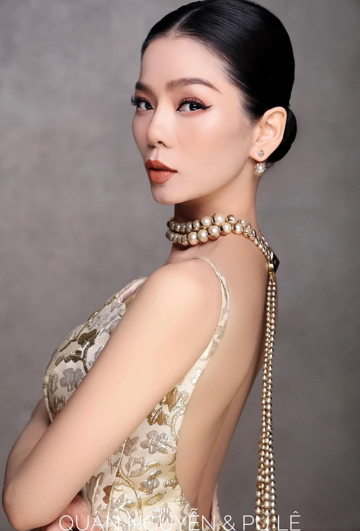 Bat-tron-canh-le-quyen-dang-di-du-lich-o-hoi-an-cung-tinh-tre-lam-bao-chau