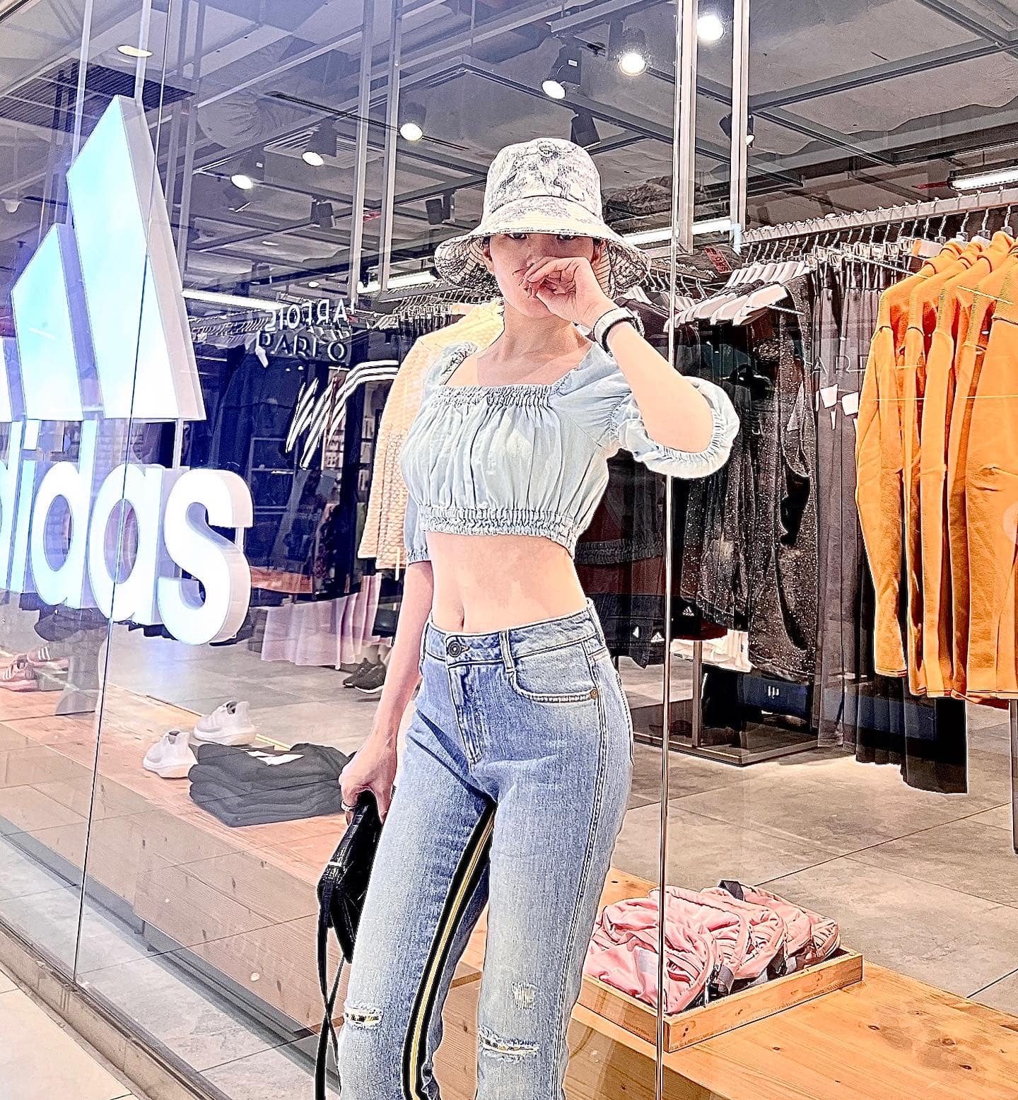 Buc-anh-zoom-can-canh-nhan-sac-va-voc-dang-that-su-tuoi-40-cua-le-quyen-gay-sot-vi-1-chi-tiet-3