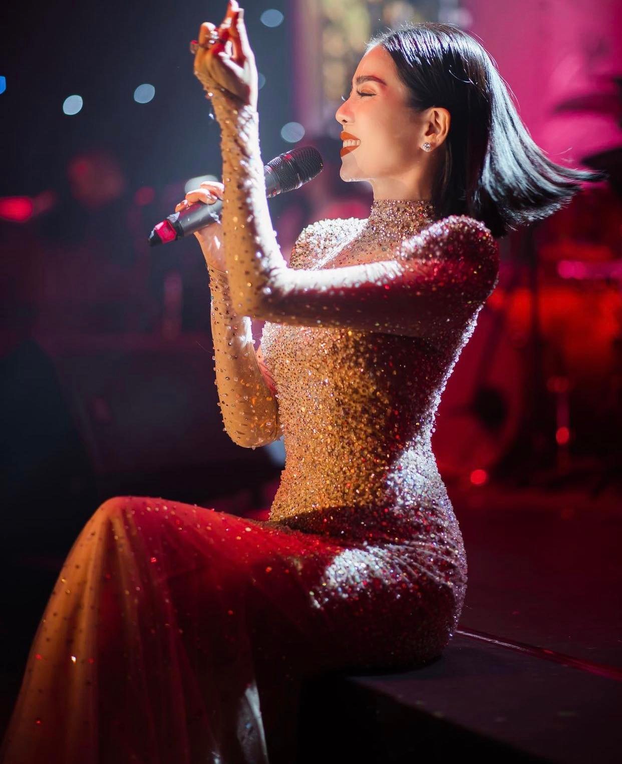 Le-quyen-manh-dan-mac-vay-body-xuyen-thau-lo-ro-voc-dang-that-o-tuoi-40-an-dut-ly-nha-ky-2