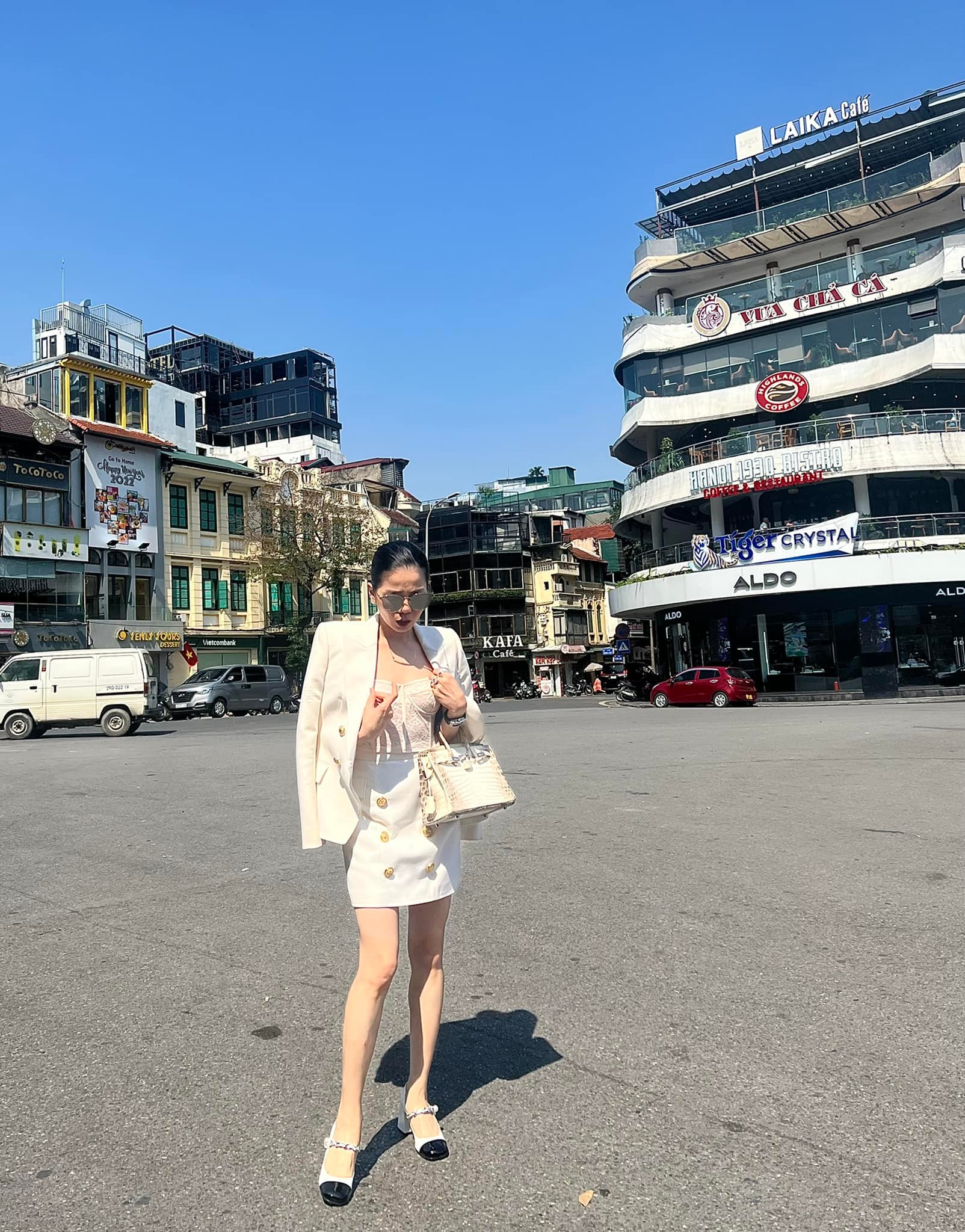 Clip-boc-tran-voc-dang-that-su-tuoi-40-cua-le-quyen-qua-camera-thuong-lieu-co-dep-nhu-loi-don