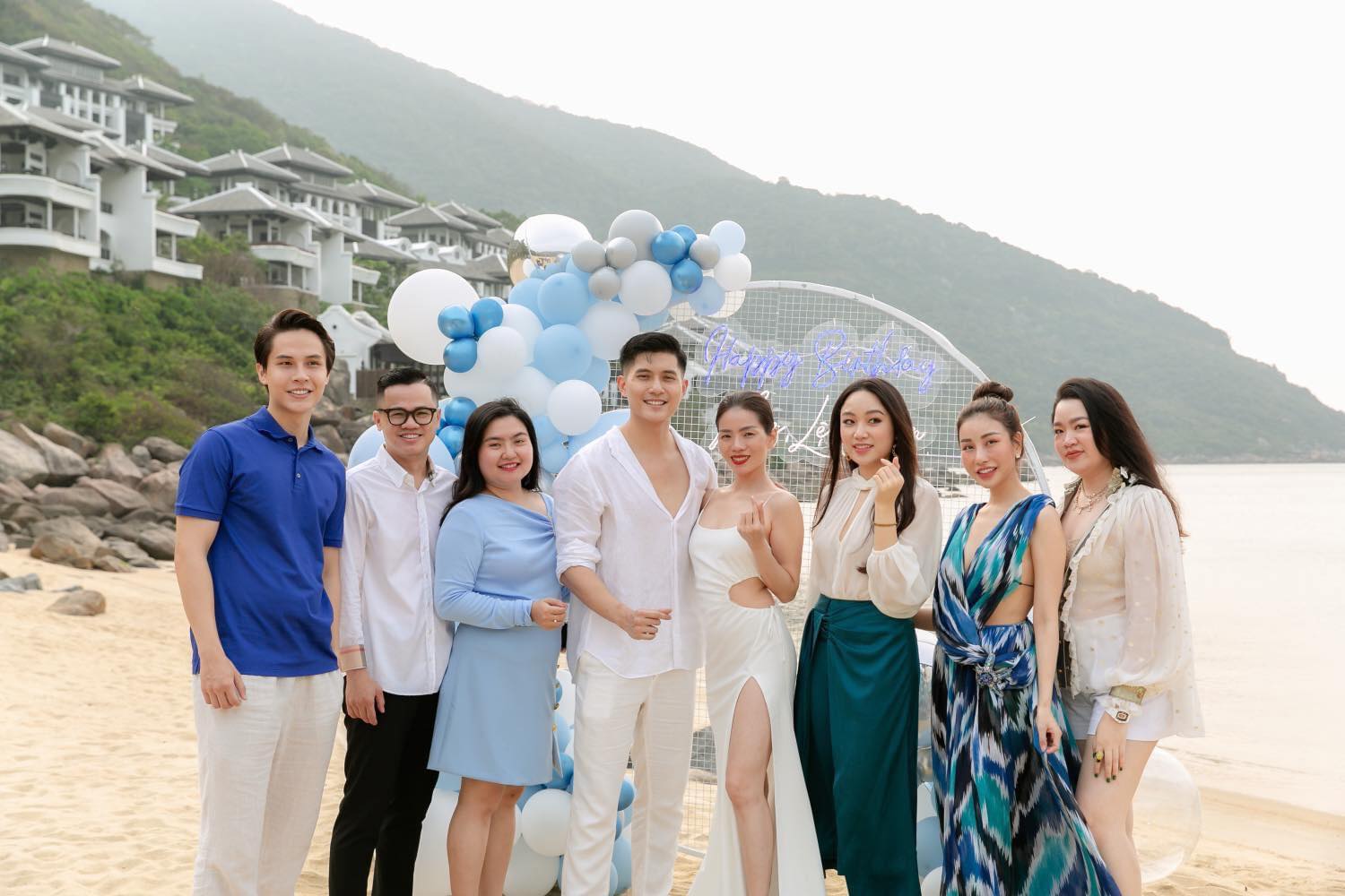 Toan-bo-buoi-sinh-nhat-hoanh-trang-cua-le-quyen-rang-ro-ben-tinh-tre-o-can-phong-dat-do-nhat-viet-nam