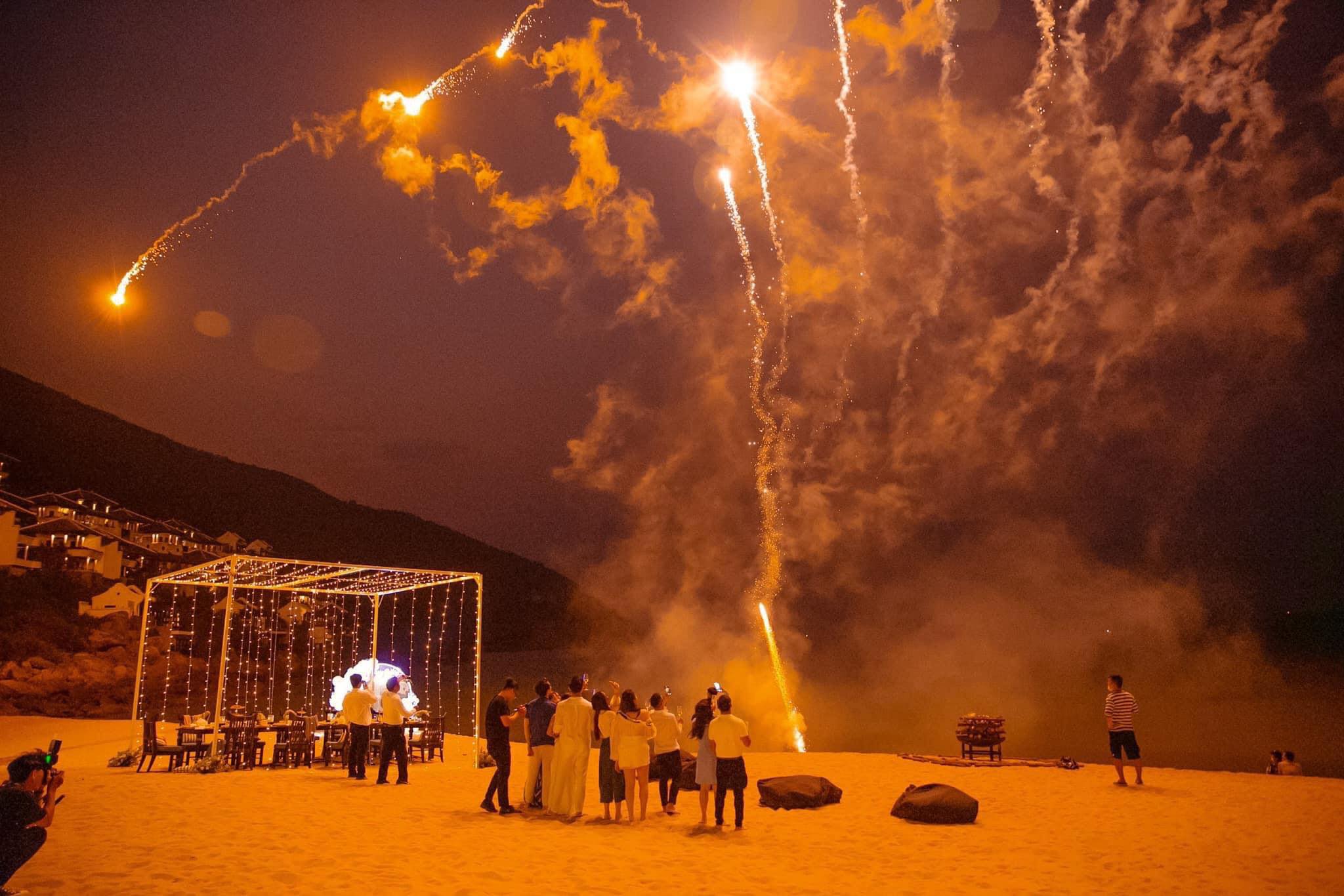 Toan-bo-buoi-sinh-nhat-hoanh-trang-cua-le-quyen-rang-ro-ben-tinh-tre-o-can-phong-dat-do-nhat-viet-nam-9