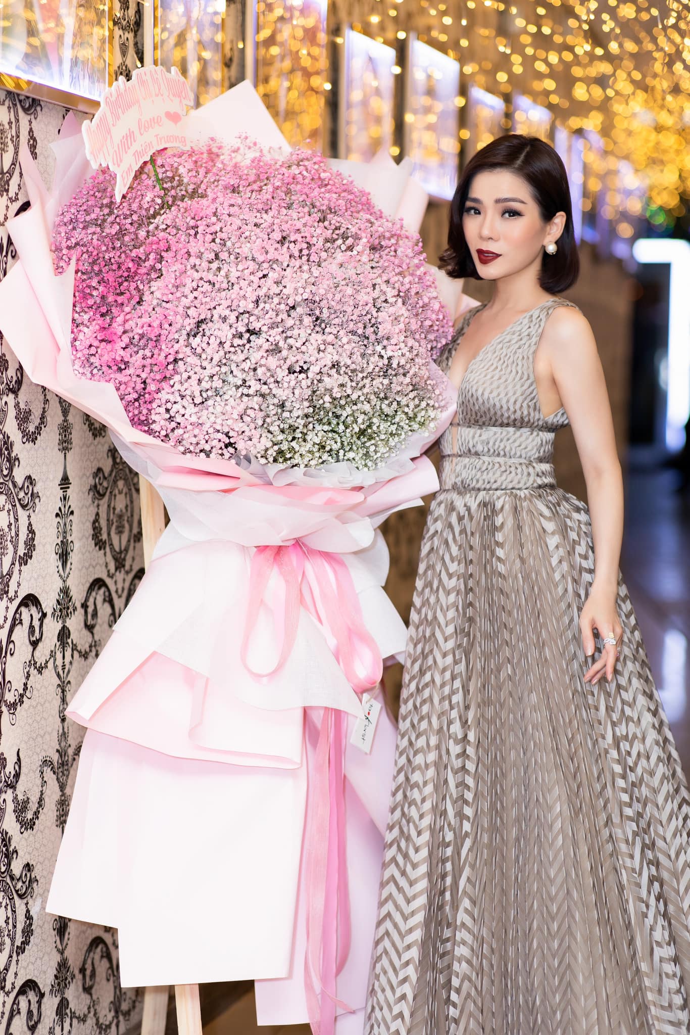 Can-canh-voc-dang-that-cua-le-quyen-tuoi-40-khan-gia-dong-loat-do-don-su-chu-y-vao-chi-tiet-nhay-cam