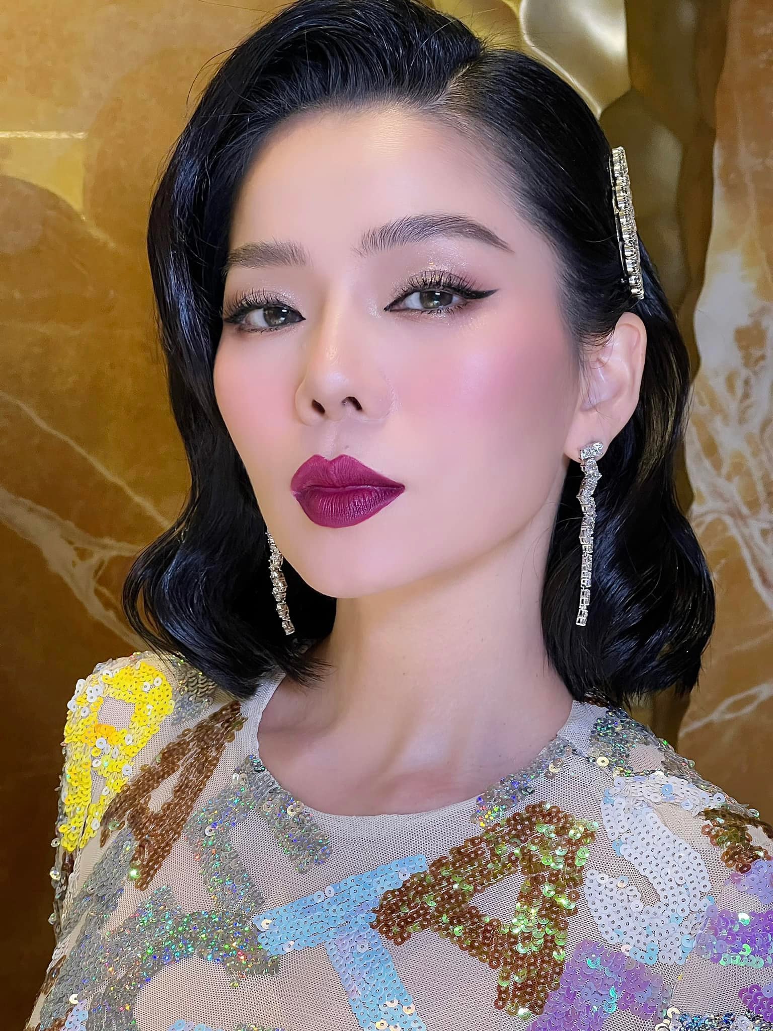 Le-quyen-trai-long-sau-hon-nhan-tan-vo-he-lo-nhung-tam-su-giu-kin-suot-nhung-nam-qua-gay-xon-xao-5